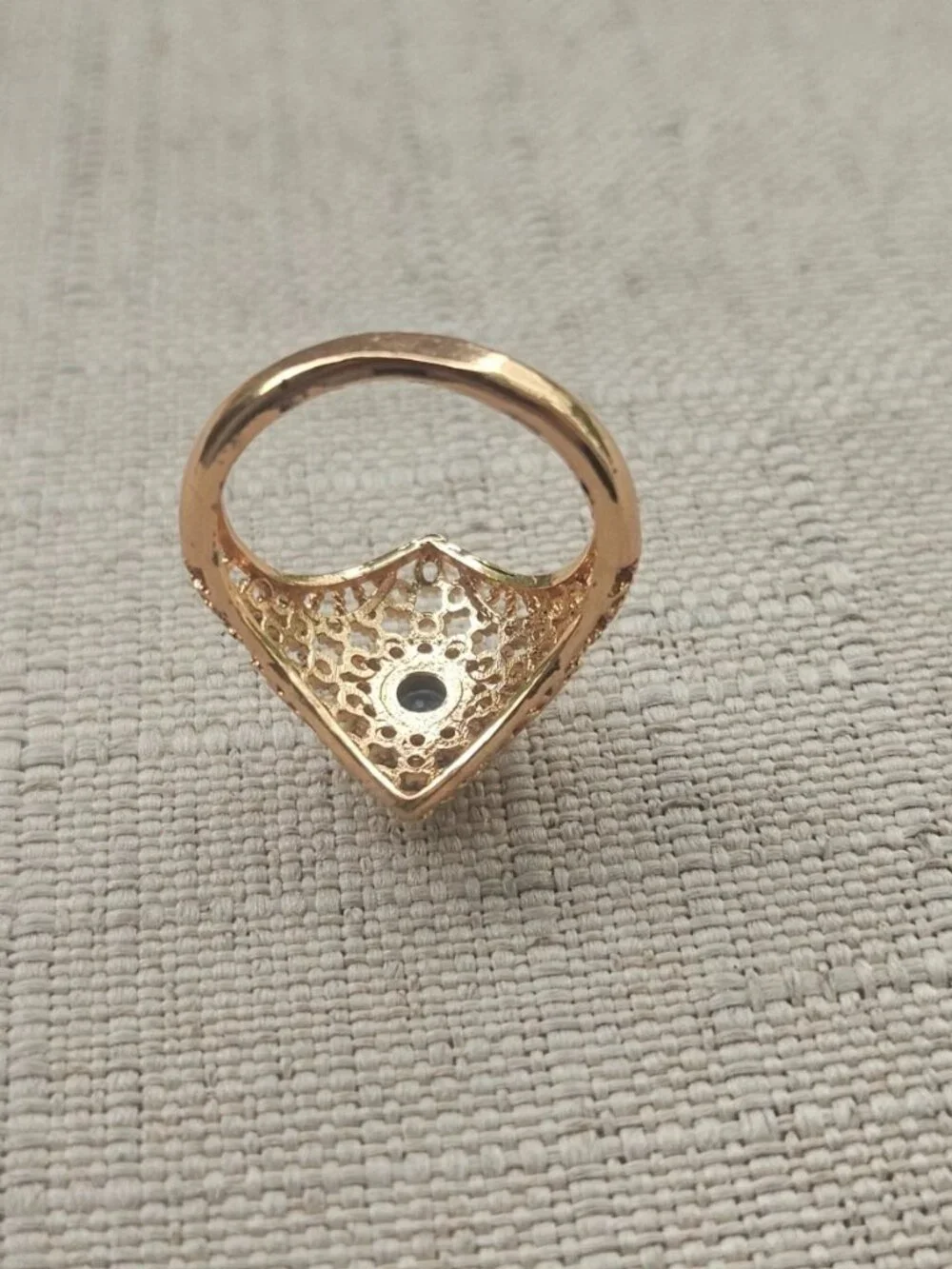 Women Ring Faux Blue Stone Centered Gold Tone Fashion Jewelry Size 8 New Unbrand - Picture 5 of 11